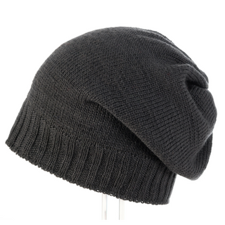 A Big Rib Band Slouch m beanie on a mannequin.